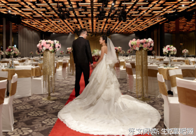 农村婆婆背50万进城，遭亲家母瞧不起，结果…