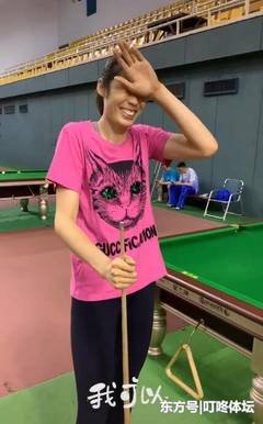 山东大鼻子体育生穿紧身裤太小，拍小视频被疯传！