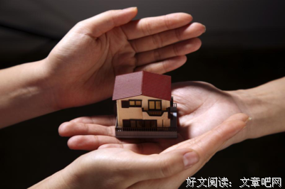 “和男朋友恋爱10年，30万人劝我分手”