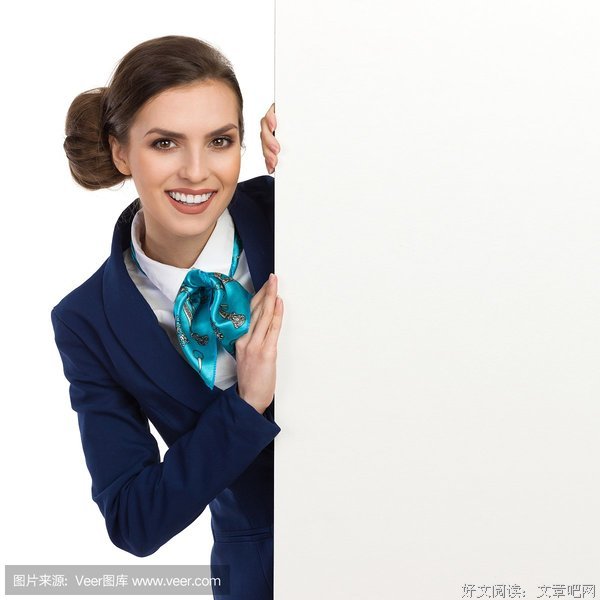 正装盖不住空少扒衣秀这身材海边惹人爱