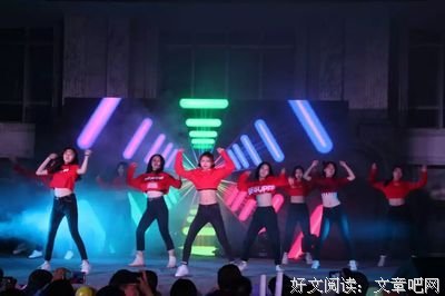 有关一年韶华落尽的余音，是白雪皑皑的时光的流淌的句子