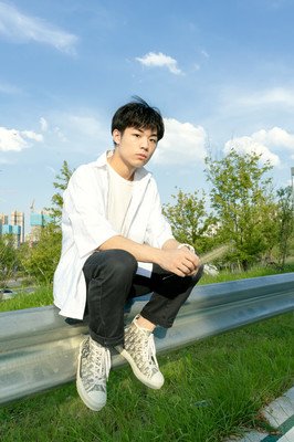 经不过似十她流年，逃不过此间少年。的优美句子