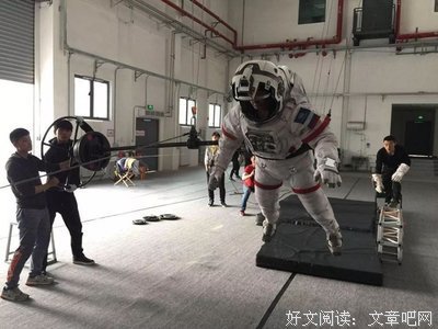 《夜色中的地球》经典影评1000字