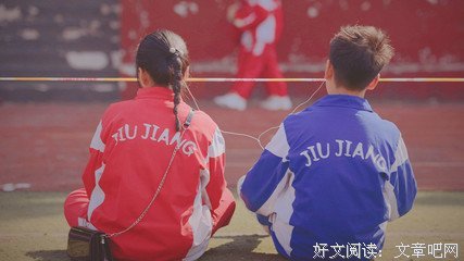 关于那些回不去的年少时光，要用最真的心怀念。的句子