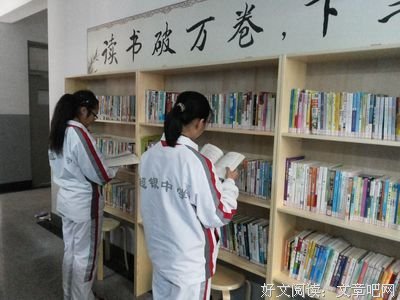 《我们生活在巨大的差距里》读后感摘抄