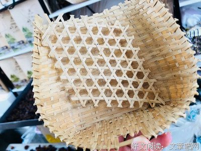 “我一直觉得她这一生很可悲，结果不是的，她用尽全力生活过”