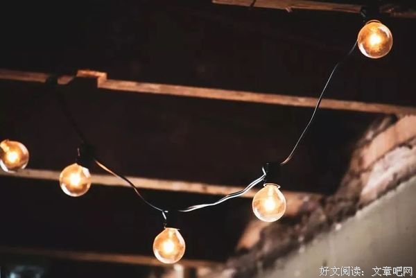 但看花开花落，莫论人间短长