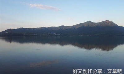关于瓦尔登湖的句子
