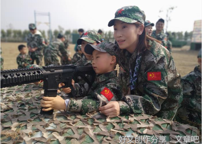“我剖腹产拿命给你生儿子，你却让我看手术账单。”“婚前说好的