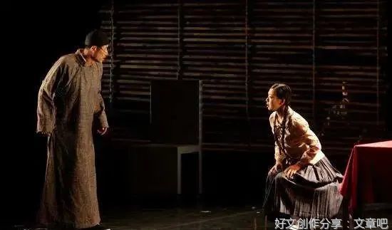 老舍《柳家大院》：与心穷的人纠缠，是一场灾难