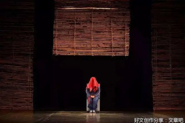 老舍《柳家大院》：与心穷的人纠缠，是一场灾难