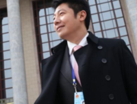 《越过认为家丘，那在发现往地来人等候》的句子