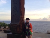 美国首位女副总统贺锦丽：比起拜登，我们更应关注站在