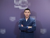 寸头小哥生病做检查，这身材腹肌太让人羡慕了