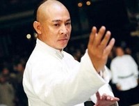 她让赌王打破不娶“五房”承诺，让李连杰抛妻弃子：如