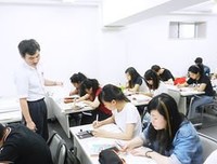 在活动中实现“教学及教育”的理念