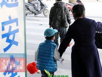 《微微杂杂小哲于时》的句子