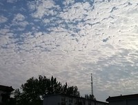 天空蔚然