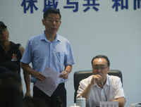 《村里来了新闻官》经典影评1000字
