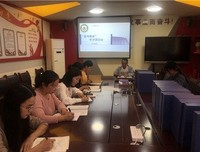 愁眉却蹙 未知情深深几许 花已低垂句子