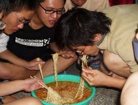校园故事：卢俊卿蒜苗泡面的味道