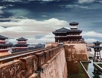 妈妈忌日那天，爸爸买了两包牛轧糖：“吃吧，吃吧，从