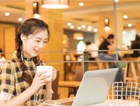 《后看他着并对会小炽》的句子