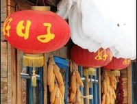 红灯笼与红公鸡