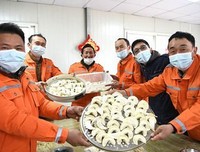就地过年年味浓