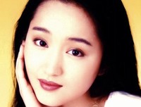 杨钰莹惊人情史曝光：富商前男友出狱后娶妻生子，她却