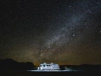 不怕在黑暗中行走