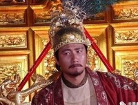 朱元璋把徐达灌醉，把他抬上龙床，徐达醒后的做法，朱
