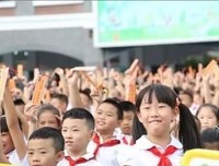 用笑包容别人，用哭勉励自己