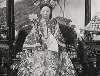 她和他一样无耻