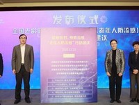 莫让老年人接种排长队