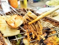 今天晚上给宝宝做芹菜肉丝和凉拌土豆丝