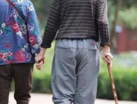 现在经济压力大，人很容易动摇