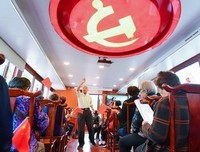 庆祝建党百年，钟楼下颂诗缅怀