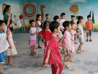 在游戏中学习道理 -记“扬帆起航”三下乡体育课