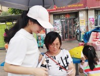 普及食品安全知识，提高群众安全意识