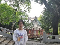 访烈士陵园，感革命情怀