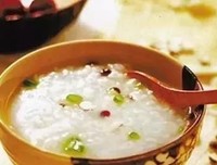“吃货来袭”：岭师学子前往电城镇开展美食调研