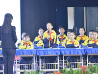 走进共产党 共塑新中国