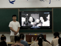 观看红色电影，庆贺中国共产党成立一百周年