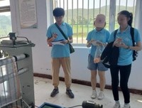 山东理工大学大学生实践队赴头号村参观编织厂