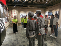 山东理工大学“稷下逐梦，红色传承”实践团带领小朋友