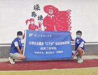 “砼振乡农，助力民生”实践团教村民运用直播带货设备