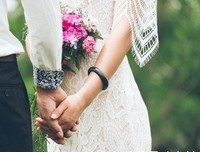 离婚分了房和钱，亲生父母开心安排：你回娘家住，房和