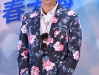 “如果十年之后我们还单身，就结婚吧。”