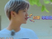 鹿晗公布恋情：“这是我女朋友。”